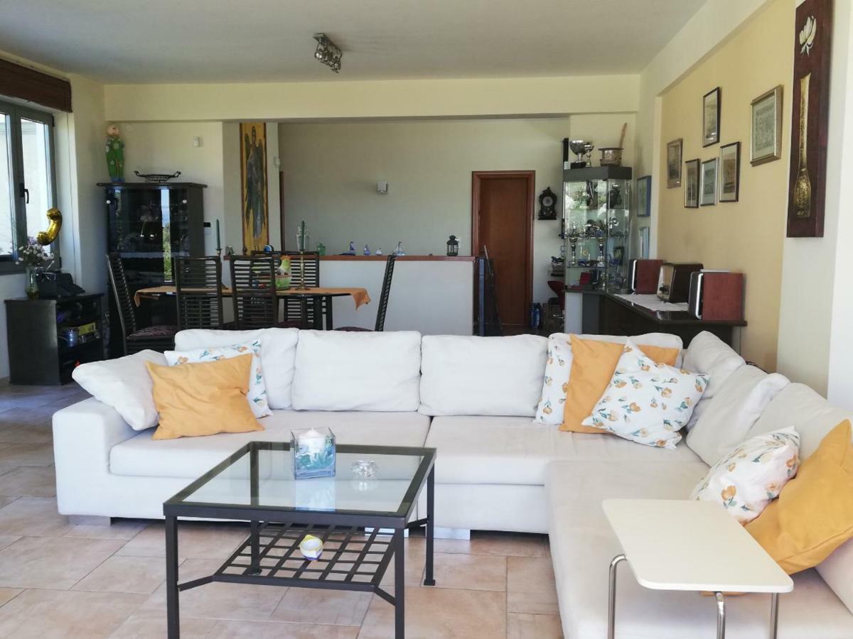 فيلا Beautiful House By The Sea,Loutraki Skaloma. المظهر الخارجي الصورة