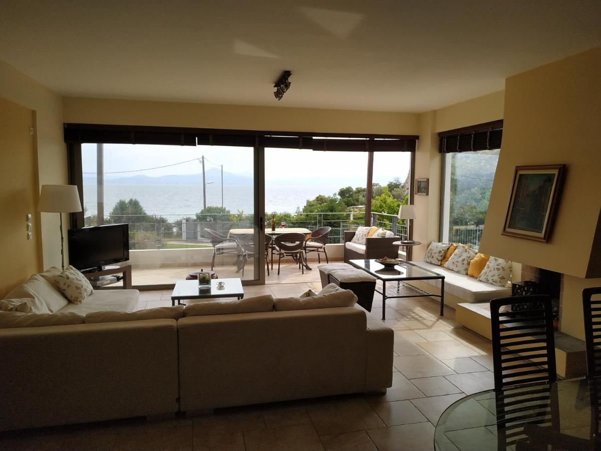 فيلا Beautiful House By The Sea,Loutraki Skaloma. المظهر الخارجي الصورة